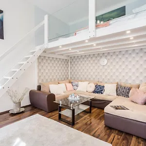 Bpr Stylish Mosaic With Terrace Budapest