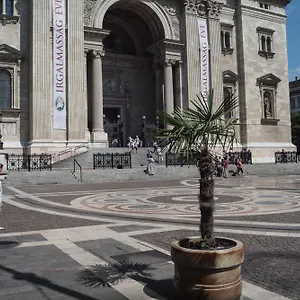  Апартаменты Helena With View On St. Stephan's Basilica