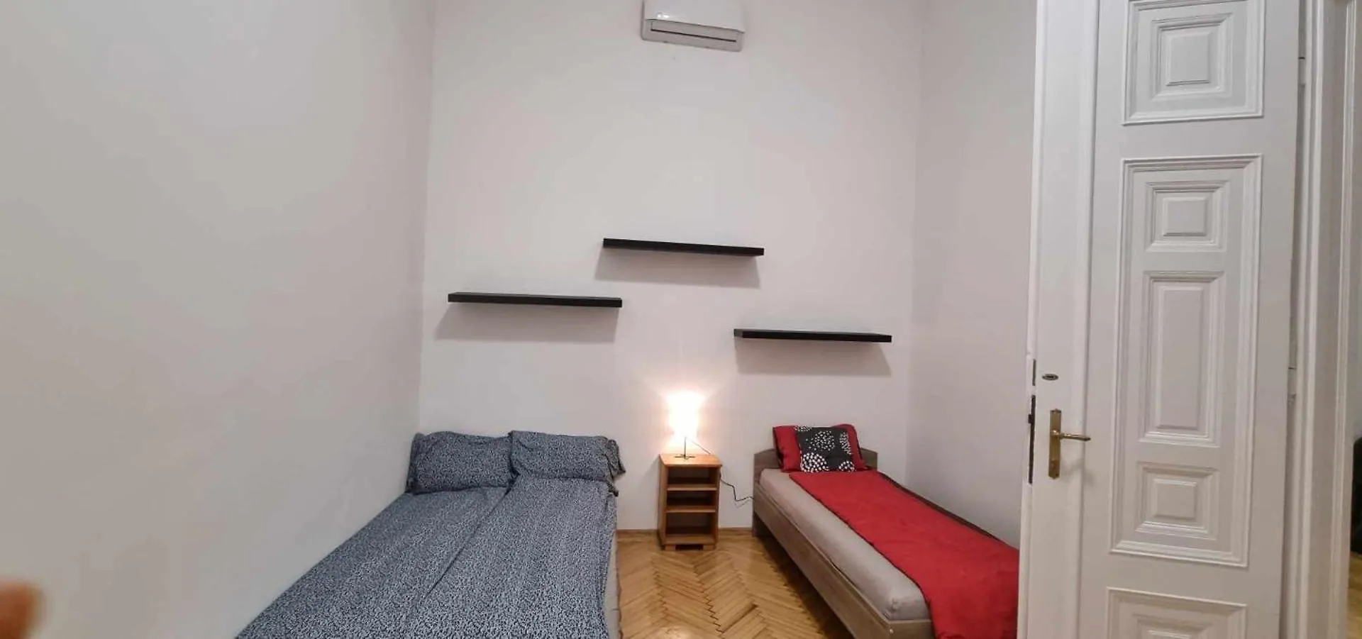 Universal Apartment Budapest Hostel