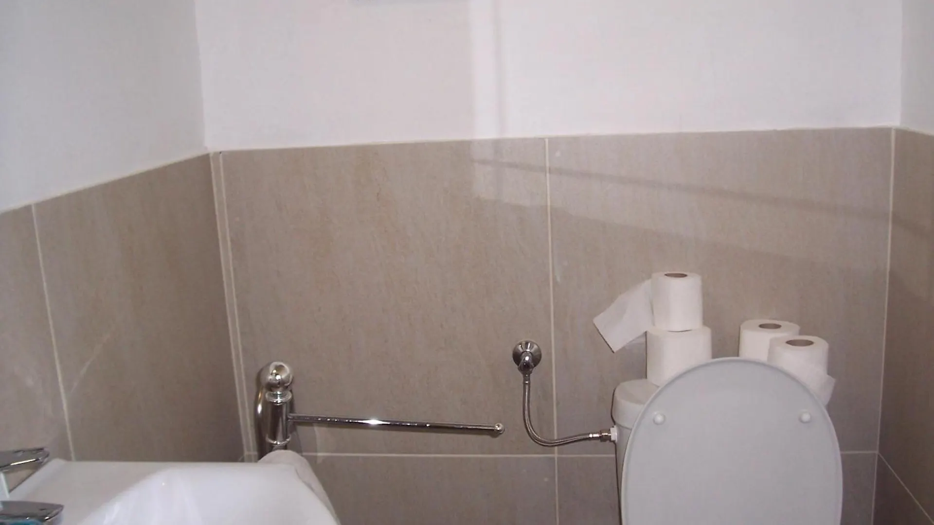 Universal Apartment Budapest 0*,  Hungary